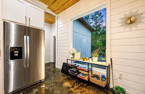 Pickens Cabin | Sunny Side Up | Bright, Modern One-Story Retreat