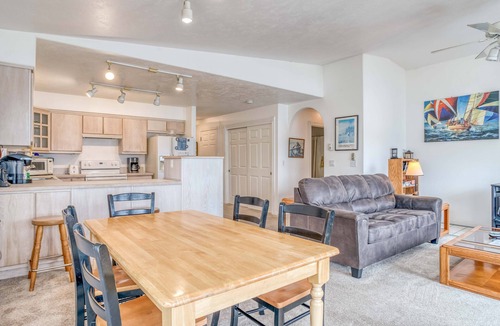 Bayshore House | Sunny Single-Level with Bridge and Bay Views in Bayshore, Beach and Pool Access!
