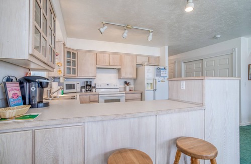 Bayshore House | Sunny Single-Level with Bridge and Bay Views in Bayshore, Beach and Pool Access!