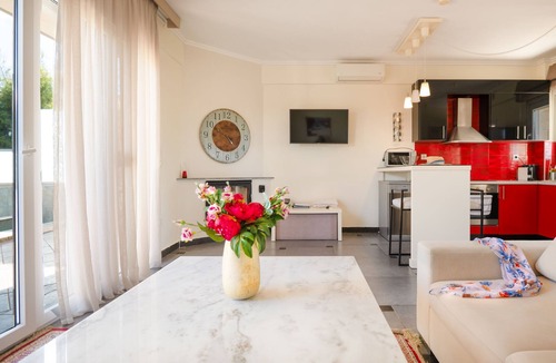 Pallini Villa | Sunny Spa Villa – Private Pool, Sauna, Aircon & WiFi