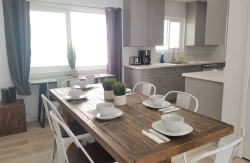 Marina Peninsula Apartment | Sunny & Spacious 3 Bed - 20 second walk to beach!