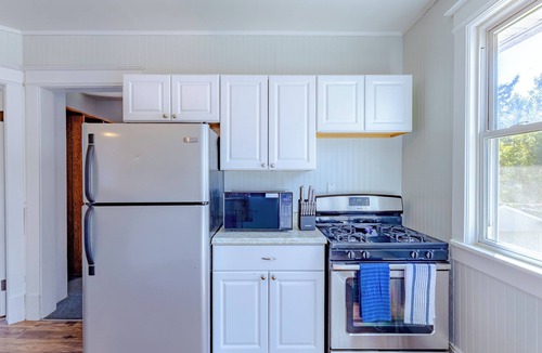 Upper East Side House | Sunny & Spacious 4BR East Side Stay ¦ Balcony ¦ Family-Friendly