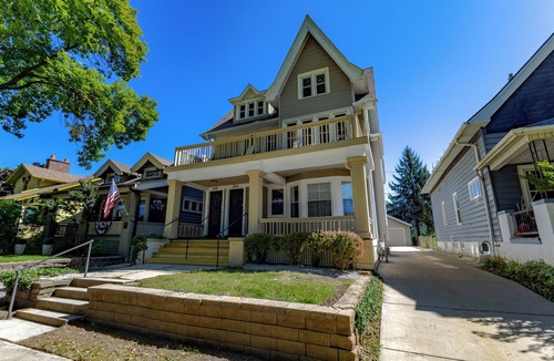 Upper East Side House | Sunny & Spacious 4BR East Side Stay ¦ Balcony ¦ Family-Friendly