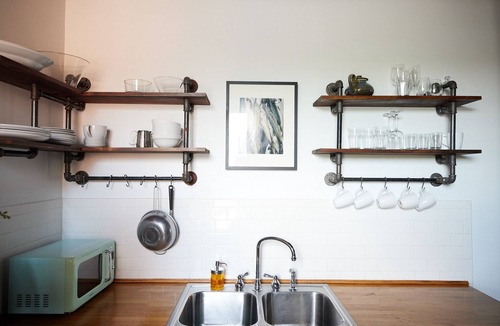 Hudson Apartment | Sunny, Spacious & Central: Top Hat