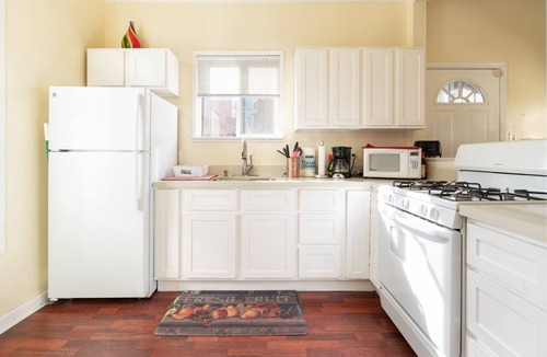 Uptown Oakland House | SUNNY & SPACIOUS FLAT IN DOWNTOWN