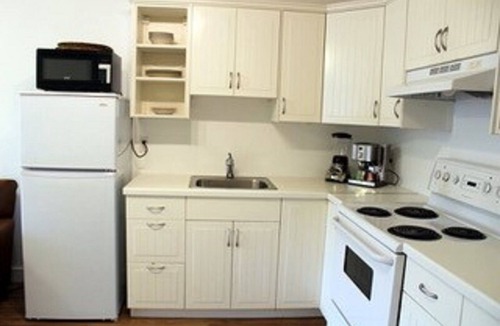 Grandview-Woodland Apartment | Sunny & Spacious One Bedroom Garden Suite
