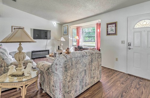 Spring Hill House | Sunny Spring Hill Hideout w/ Lanai and Pool!