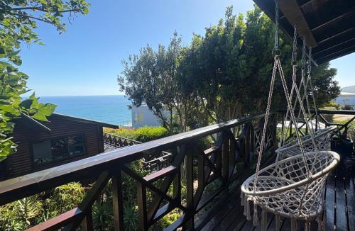 Brenton-on-Sea Apartment | Sunny studio in the sky