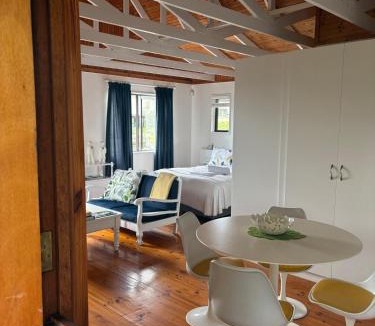 Brenton-on-Sea Apartment | Sunny studio in the sky