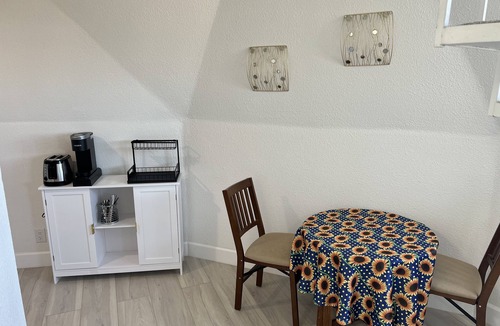 Black Mountain Apartment | Sunny Studio near Water Street - Unit A