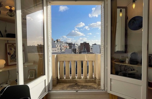 Les Fougeres Apartment | Sunny Studio with Balcony & Panoramic View