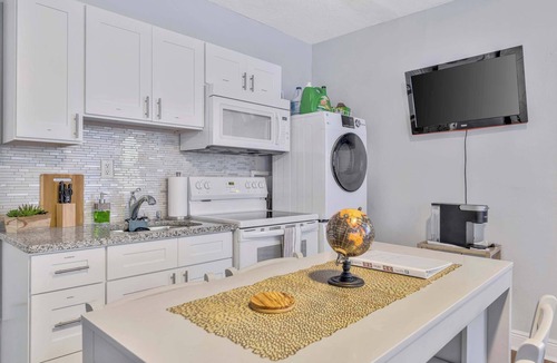Tampa Apartment | Sunny Tampa Home Near Downtown Stadiums