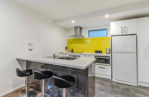 Dunedin City Centre Apartment | Sunny three bedroom city apartment