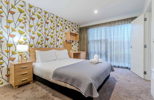 Dunedin City Centre Apartment | Sunny three bedroom city apartment