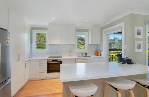 Avoca Beach House | Sunny Time - Light, Bright, Airy & Close to Beach