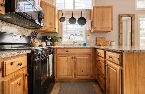 Woodland Park House | Sunny Tiny Haven | BBQ, Fresh Vibes & Peak Views