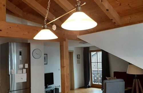 Greiling Apartment | Sunny top-floor apartment with panoramic balcony & mountain views