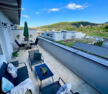 Floresti Apartment | Sunny View 2BR Apartment with Terrace - near VIVO and Amethyst