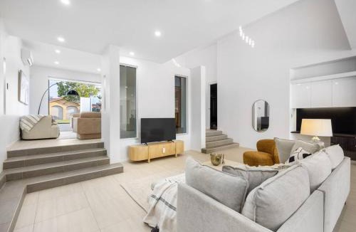 Sunnybank Hills House | Sunnybank Hills Retreat 4BR Home with Pool and Backyard