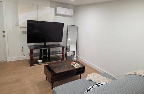 Holiday Lake Estates Apartment | Sunnybreak –Private Studio w/Kitchen & Laundry Cozy Coastal Getaway in Holiday