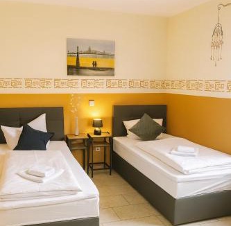 Wackersdorf Apartment | SUNNYHOME Ferienwohnung am Brückelsee