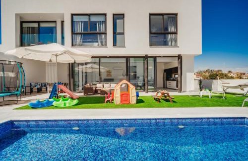 Pernera Villa | SunnyVillas 4BR New Villa Private Pool in Pernera