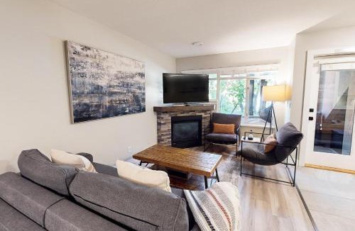 Village North Apartment | Sunpath #36