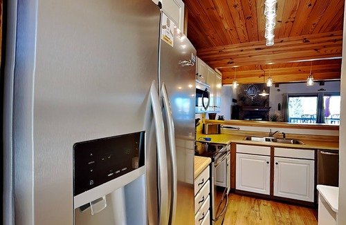 Sunplace House | Sunplace 02 | Easy Access to Lake + Indoor Pool!