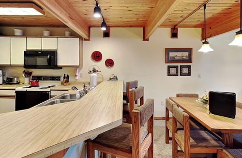 McHenry House | Sunplace 07 by Taylor Made Deep Creek