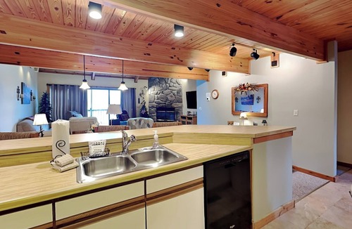 McHenry House | Sunplace 07 by Taylor Made Deep Creek