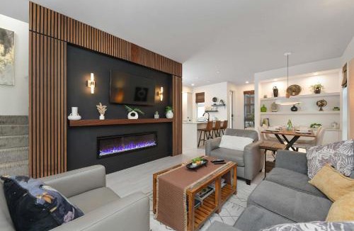 Regional District of Nanaimo House | Sunridge Beachside Retreat by EMR Vacation Rentals