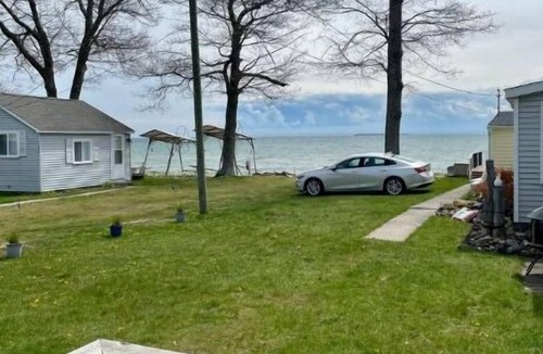 Au Gres House | Sunrise Beach Cottage