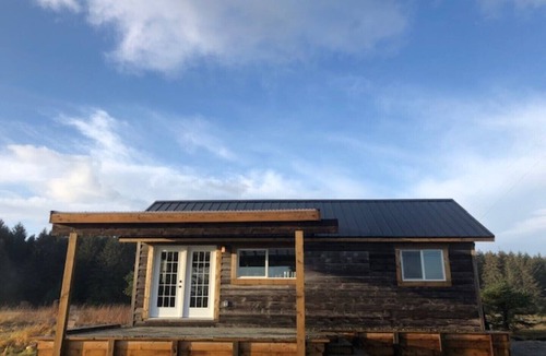 Sandspit House | Sunrise Cabin Private Beach Front Accommodation sleeps 6