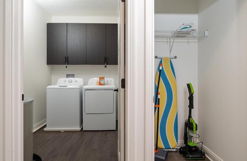 Whitestown Apartment | Sunrise Glow Spacious 2BR 2BA 2 King Beds Gym WFH