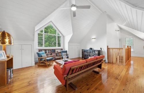 Hazelbrook House | Sunrise House