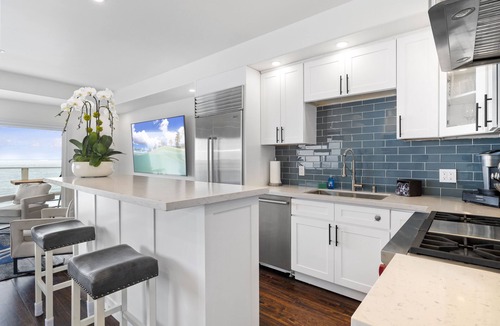 Central Malibu Condo | Sunrise Malibu Road Beachfront Penthouse