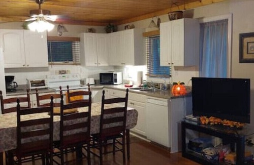 Chatsworth Cabin | Sunrise Mountain Cabin in Nature's Paradise at 3000 feet!