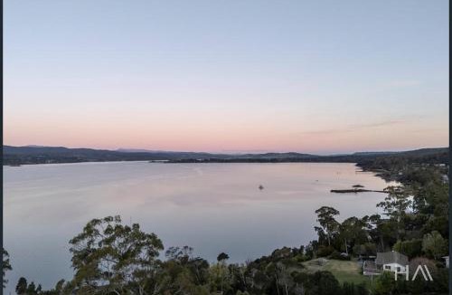 Deviot Apartment | Sunrise on the Tamar