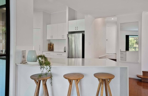 Sunrise Beach House | Sunrise Pool Sanctuary