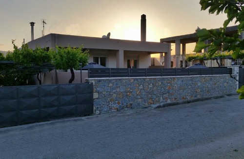 Monopari House | Sunrise Residence