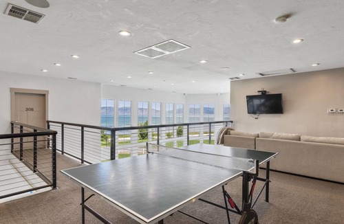 Garden City Hotel | Sunrise Resort Room #201 | 1 Bed, 1 Futon 1 Bath