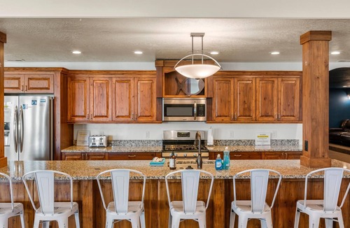 Garden City Hotel | Sunrise Resort Room #103 | 1 Bed, 1 Bath