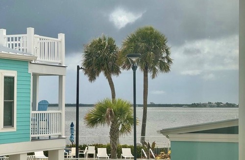 Jensen Beach House | Sunrise & River Views Fishing Access Gym Pool