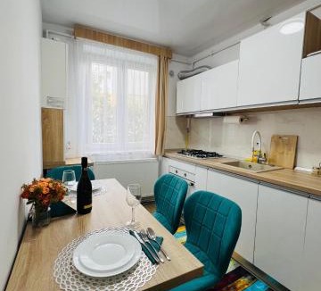 Petrosani Apartment | Sunrise