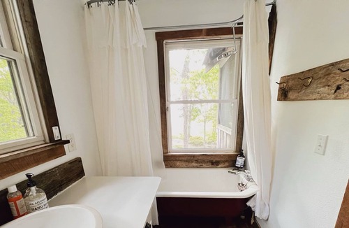 Sewanee House | Sunrise Rock Retreat - Beautiful View in Sewanee