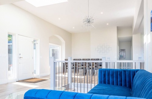 Toovey Heights House | Sunrise Sunburn Sunset Repeat