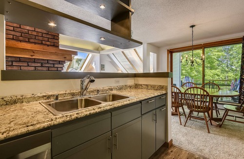 Killington House | Sunrise Timberline C1 Ski to/from. Totally renovated, new kitchen and bathrooms, fabulous sports center with indoor heated pool and summer outdoor heated pool, racquet sports etc.