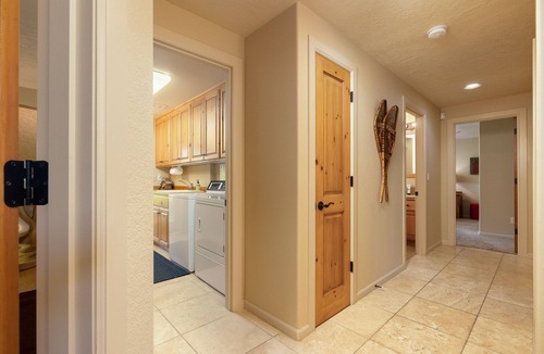 Sunriver House | SUNRIVER, 3 King Suites+Bunk Room! On 14th Green, Hot Tub, Bikes, 10 SHARC Pass’