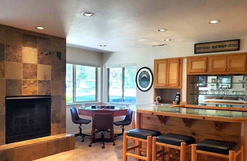 Three Rivers House | Sunriver & Mt.Bachelor Riverfront Retreat - Hottub, Sauna, Private Dock!