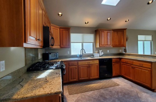 Three Rivers House | Sunriver & Mt.Bachelor Riverfront Retreat - Hottub, Sauna, Private Dock!